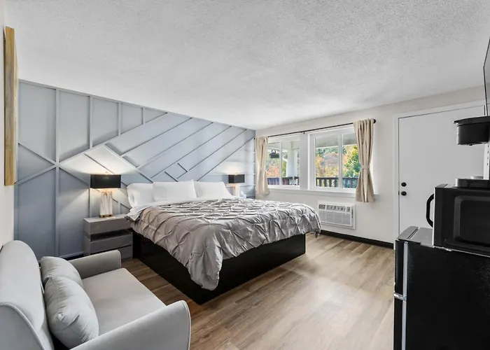 King Bed In Lux Boutique Hotel