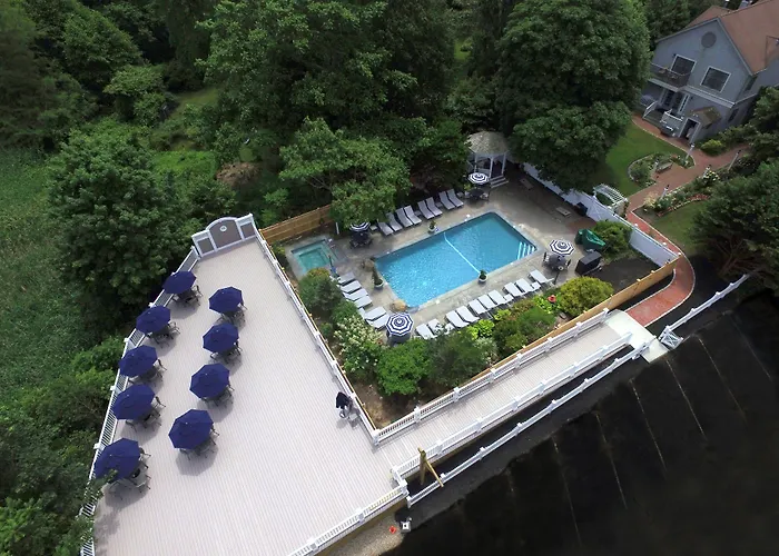Dan'L Webster Inn And Spa